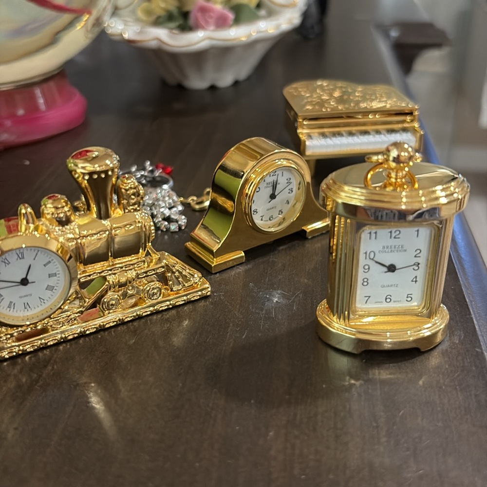 Vintage Narissa Miniature Standing Gold-toned Clock- lot mix